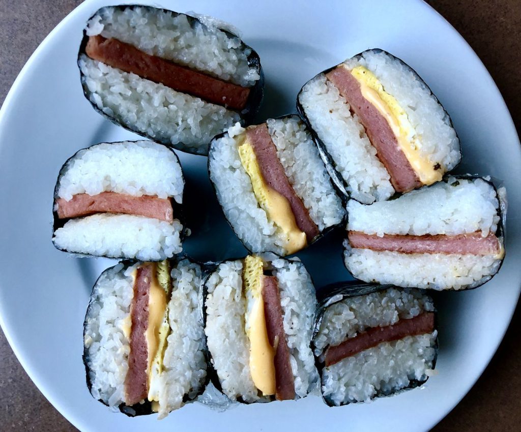 musubi sliced on a plate