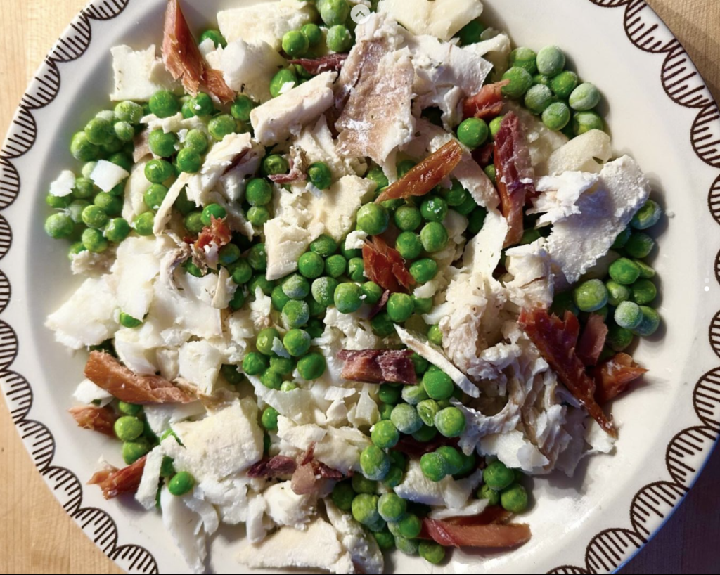 Pie plate full of white fish and peas